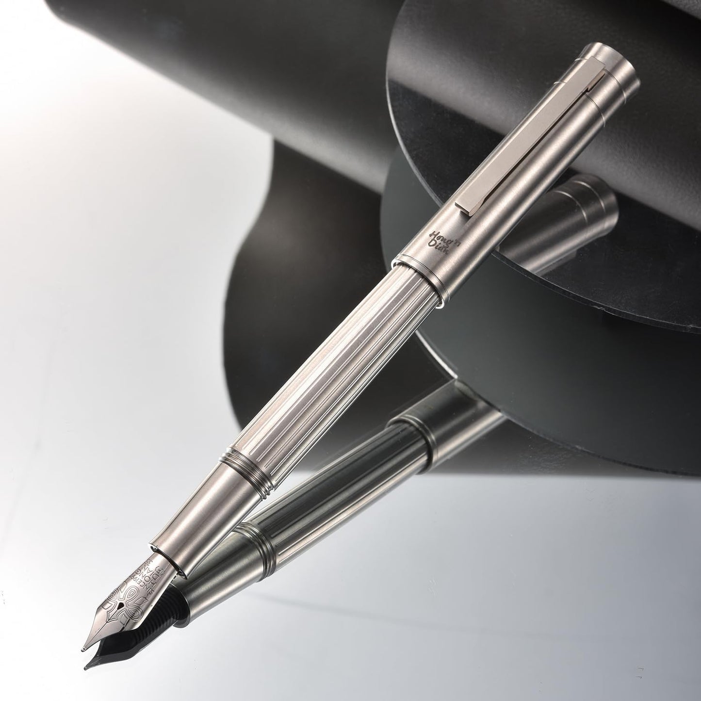 Hongdian T1 Titanium Fountain Pen, Iridium Extra Fine Soft Nib Chinese Knot Carving with Converter and Metal Box Set