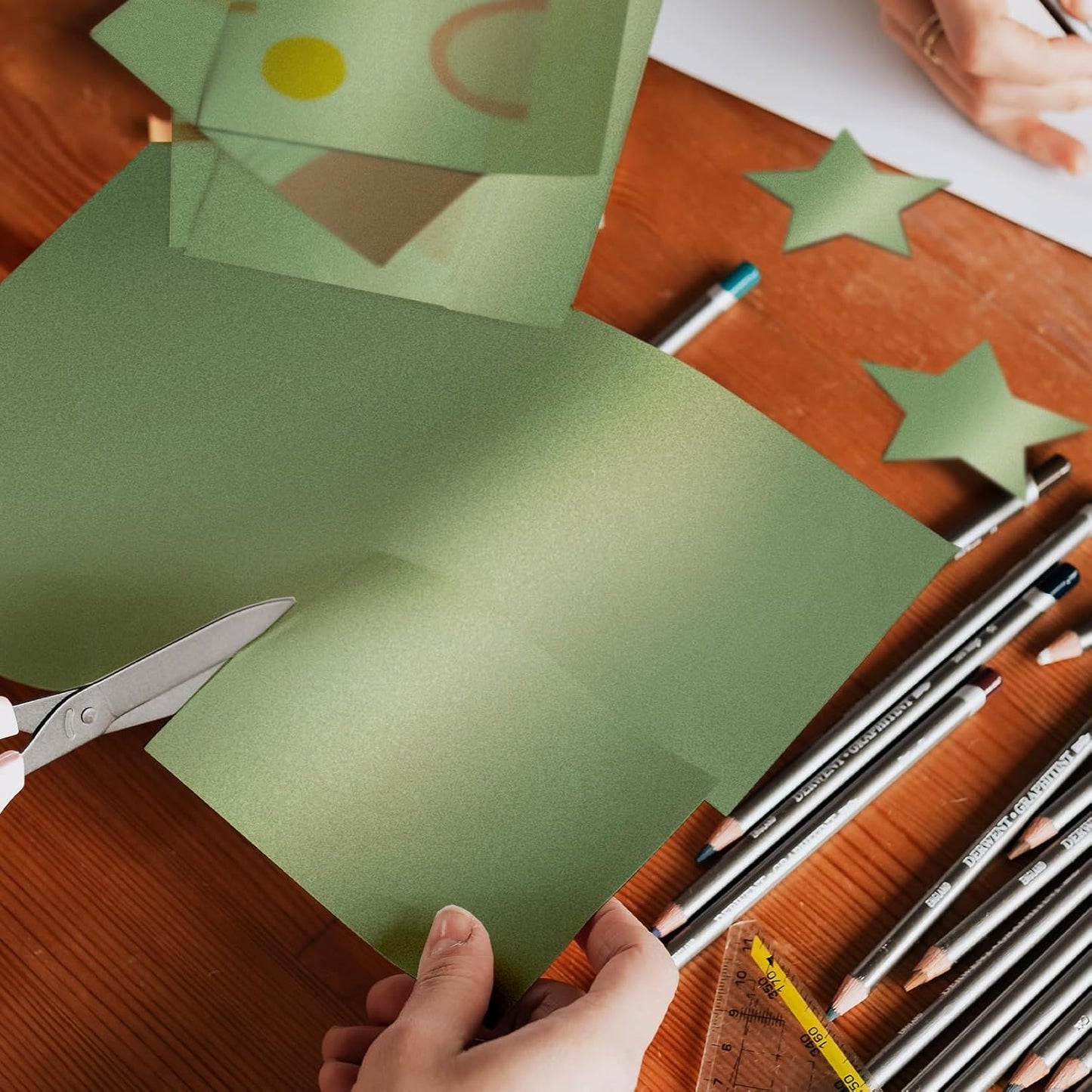 100 Sheets Christmas Green Shimmer Cardstock 8.5 x 11 Green Paper, Goefun 80lb Card Stock Printer Paper for Christmas, Invitations, Certificates, Crafts, Card Making