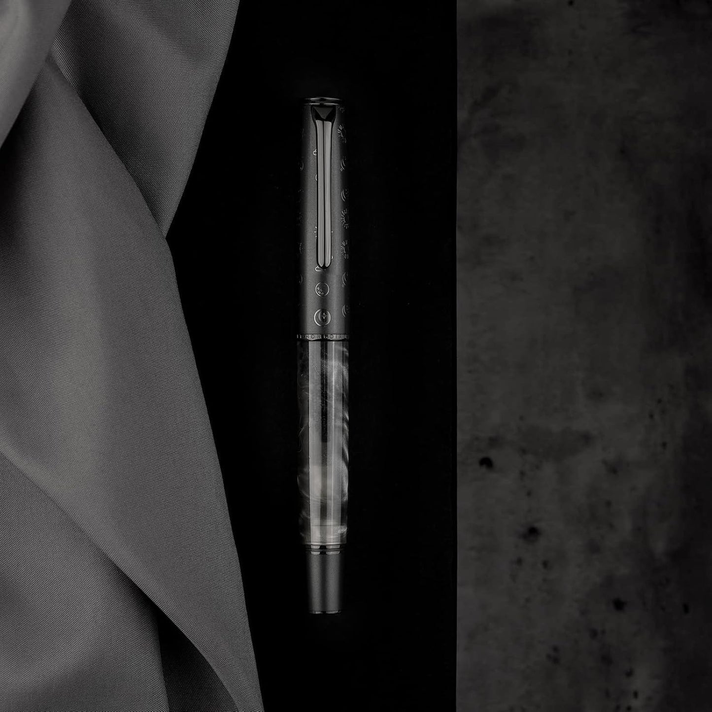 Hongdian N7 Gray Resin Piston Fountain Pen Rabbit Cap, Iridium Medium Nib Classic Pen Smooth Writing Pen with Metal Box