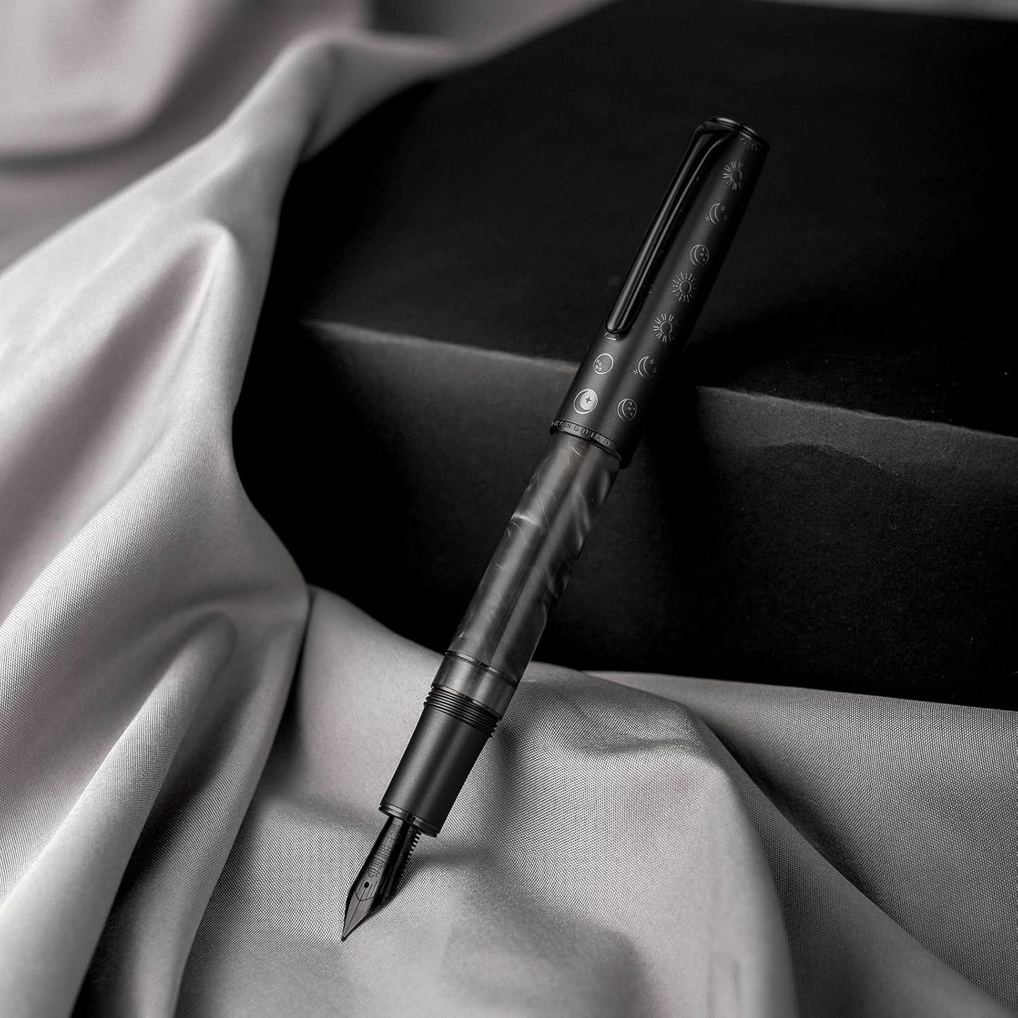 Hongdian N7 Gray Resin Piston Fountain Pen, Iridium Extra Fine Nib Classic Pen Rabbot on Cap Top, Smooth Writing Pen with Metal Box